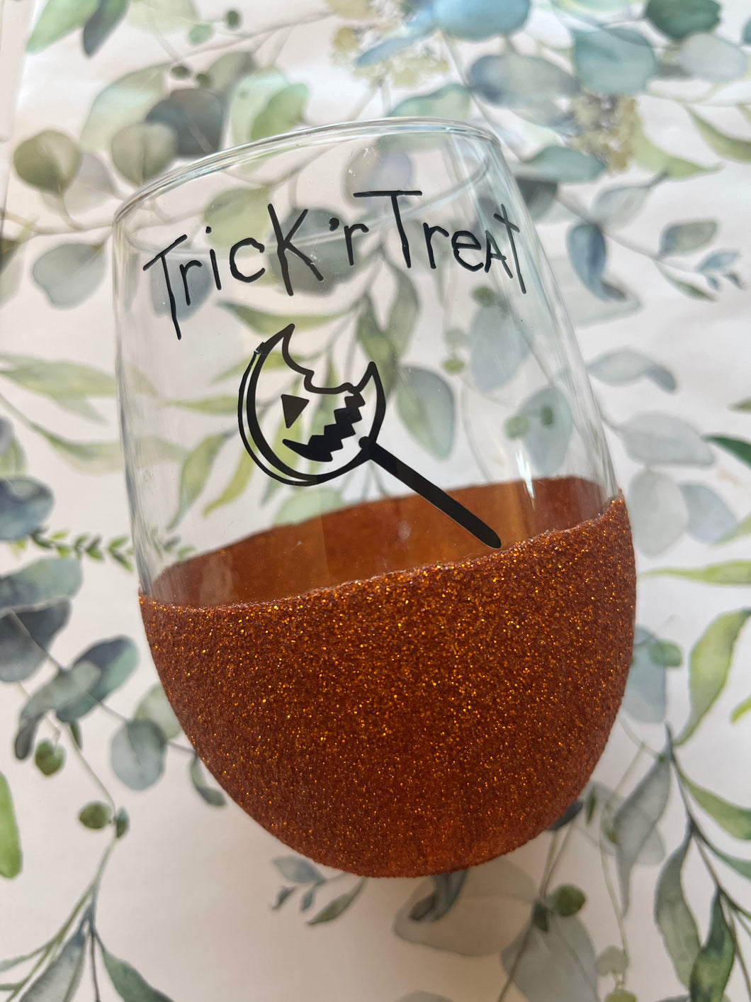Trick r’ treat glitter wine glass